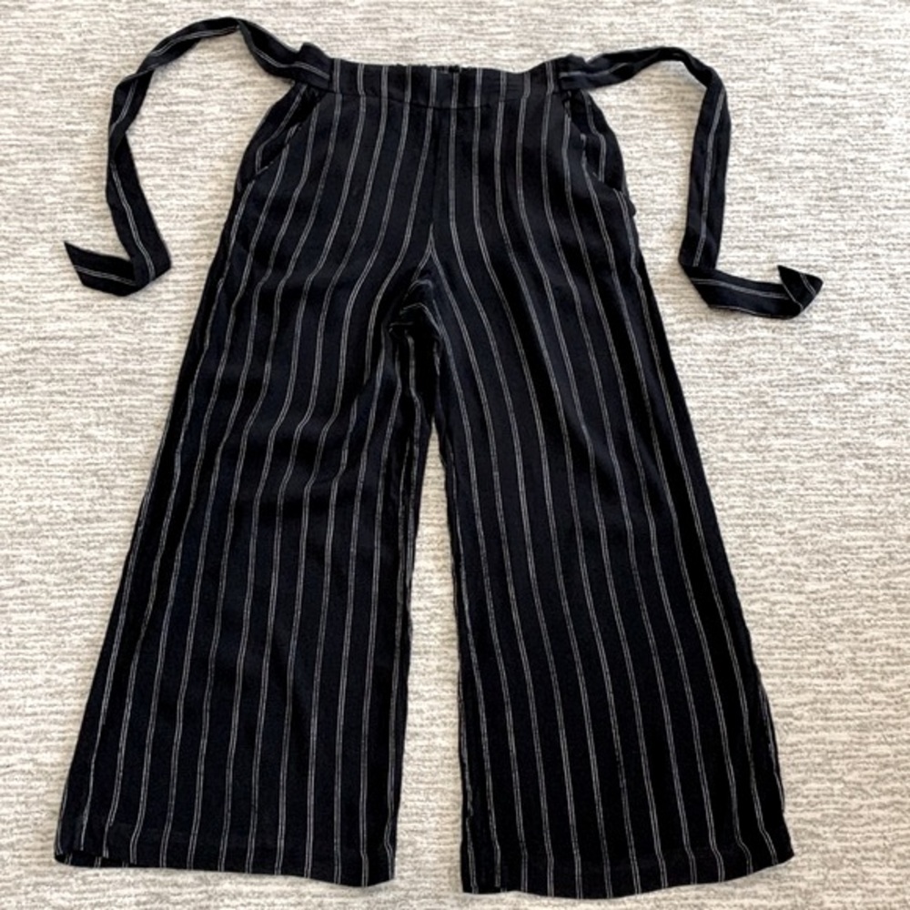 Aritzia Wilfred Black Pinstripe Wide Leg Cropped Trousers Size M Belted Pants - Picture 10 of 13